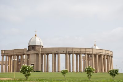 Image de le Basilique de Notre-Dame de la Paix à Yamoussoukro à Côte d'Ivoire 03