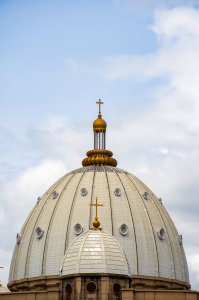 Magnifique croix dorée sur top de le Dôme 01