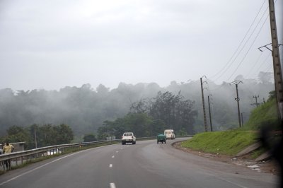 Autoroute du nord à Côte d'Ivoire au petit matin 03