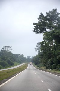 Autoroute du nord à Côte d'Ivoire au petit matin 05