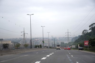 Autoroute du nord à Côte d'Ivoire au petit matin