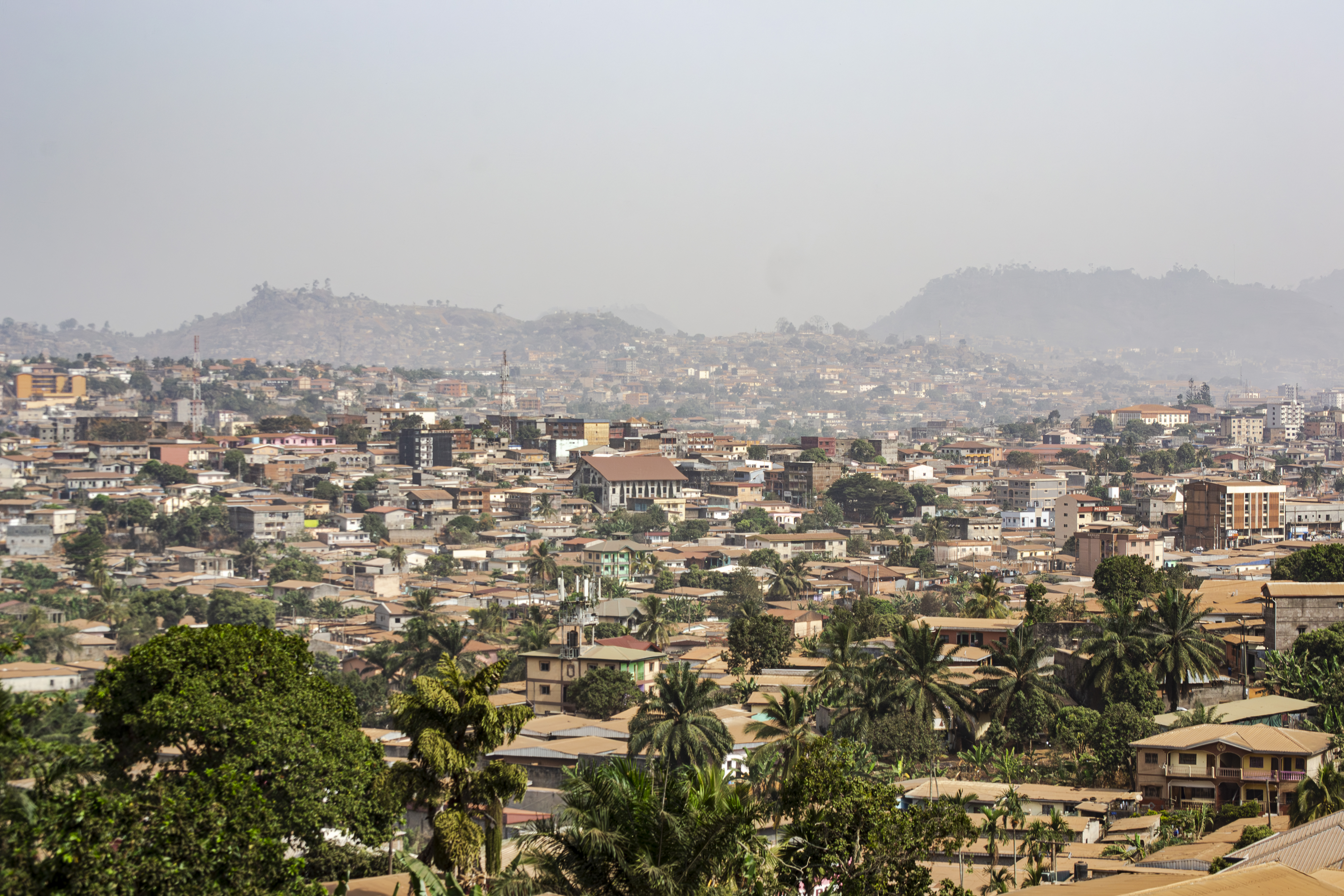 Vue aérienne panoramique de le Tsinga quartier à Yaounde, Cameroun