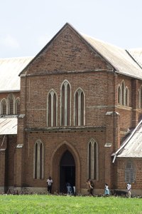 Right flank de Notre-Dame du Rosaire Cathédrale à Mbalmayo, Cameroun.