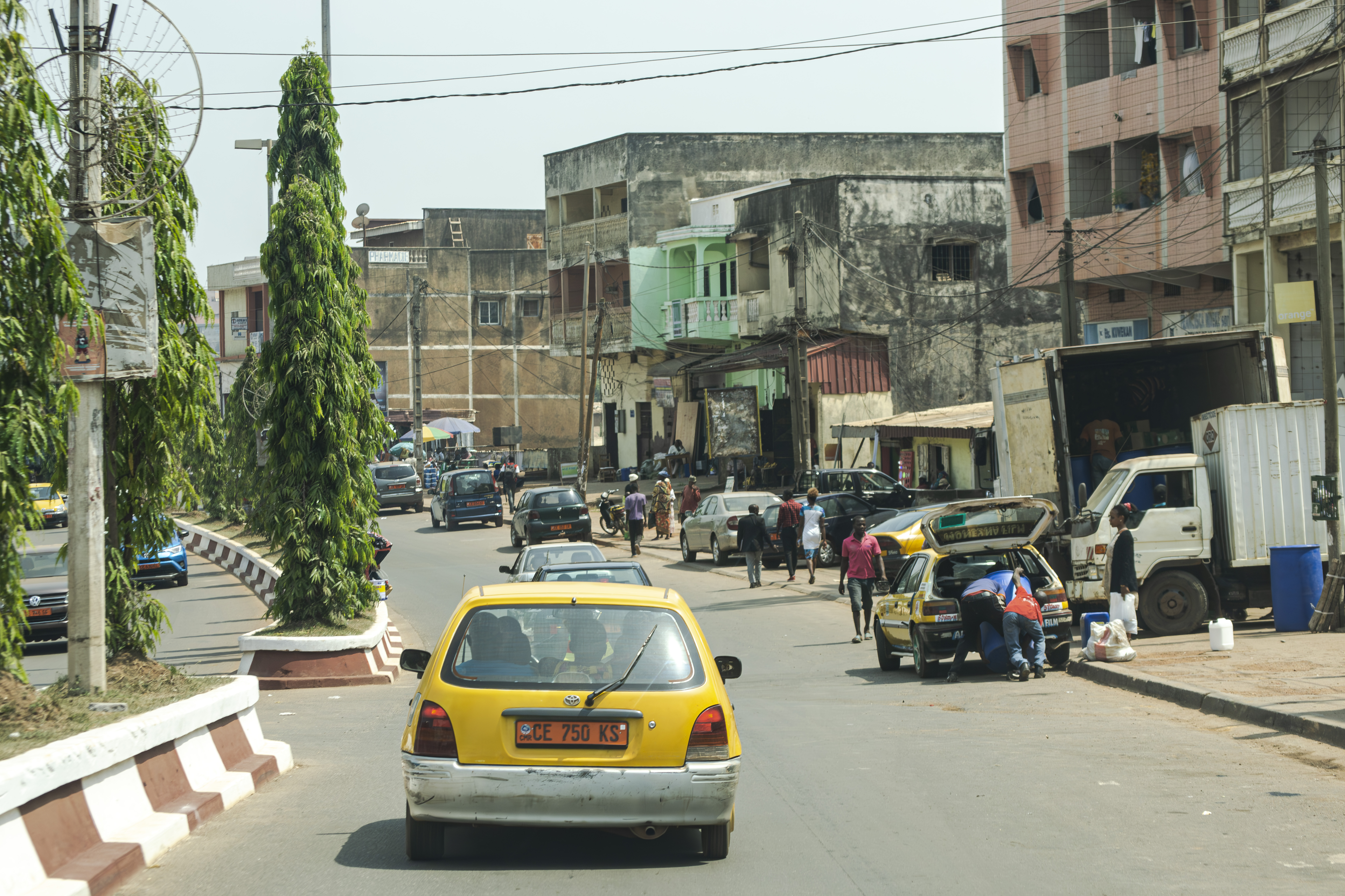 Trafic routier à bata nlonkak à yaounde, Cameroun