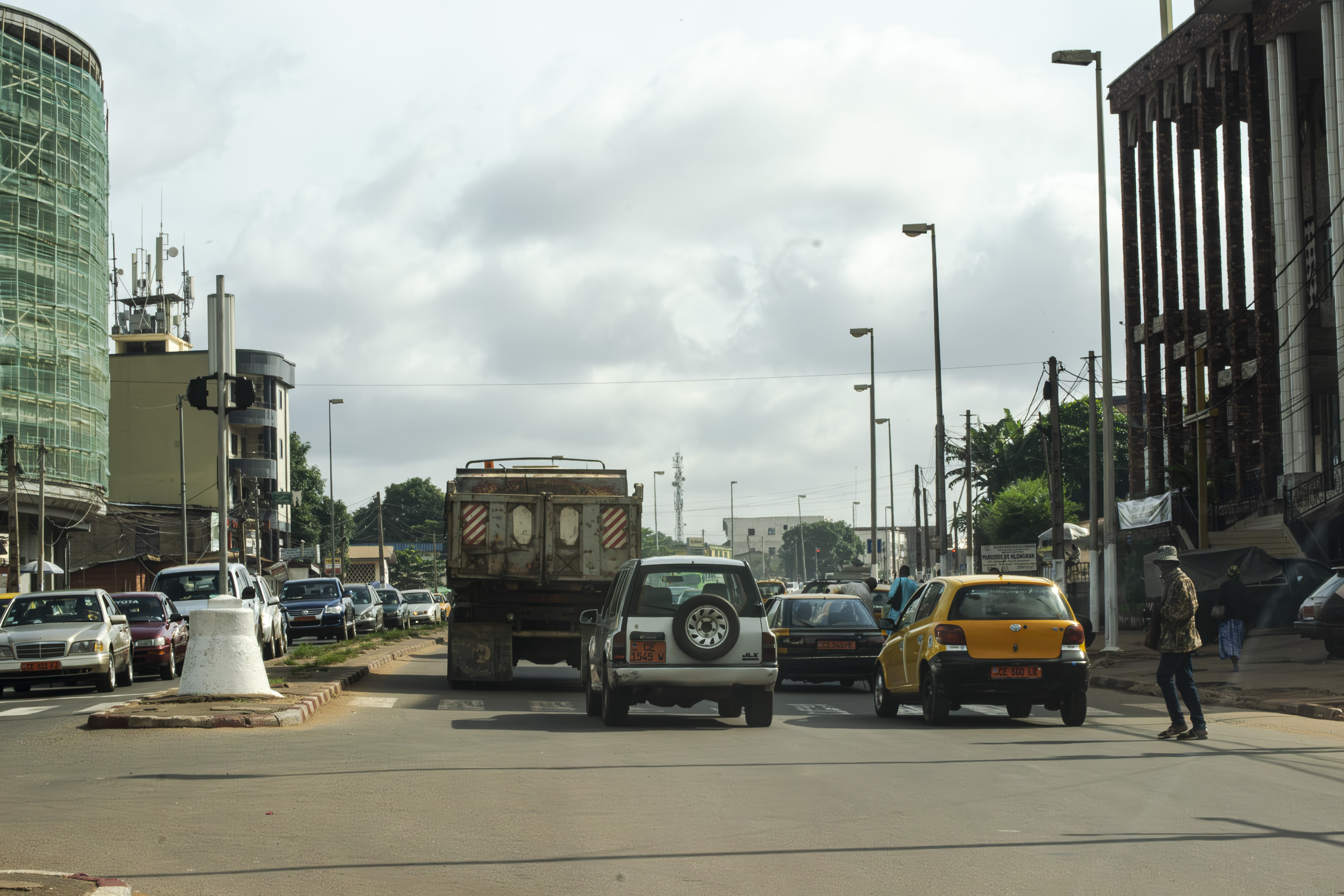 Trafic routier à le Régis carrefour à Yaounde.