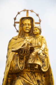 Statues & Sculptures