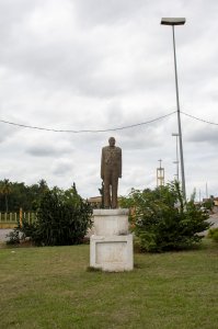 Statue du père fondateur de Côte d'Ivoire Félix Houphouët-Boigny à le city de Yamoussoukro à Côte d'Ivoire 03