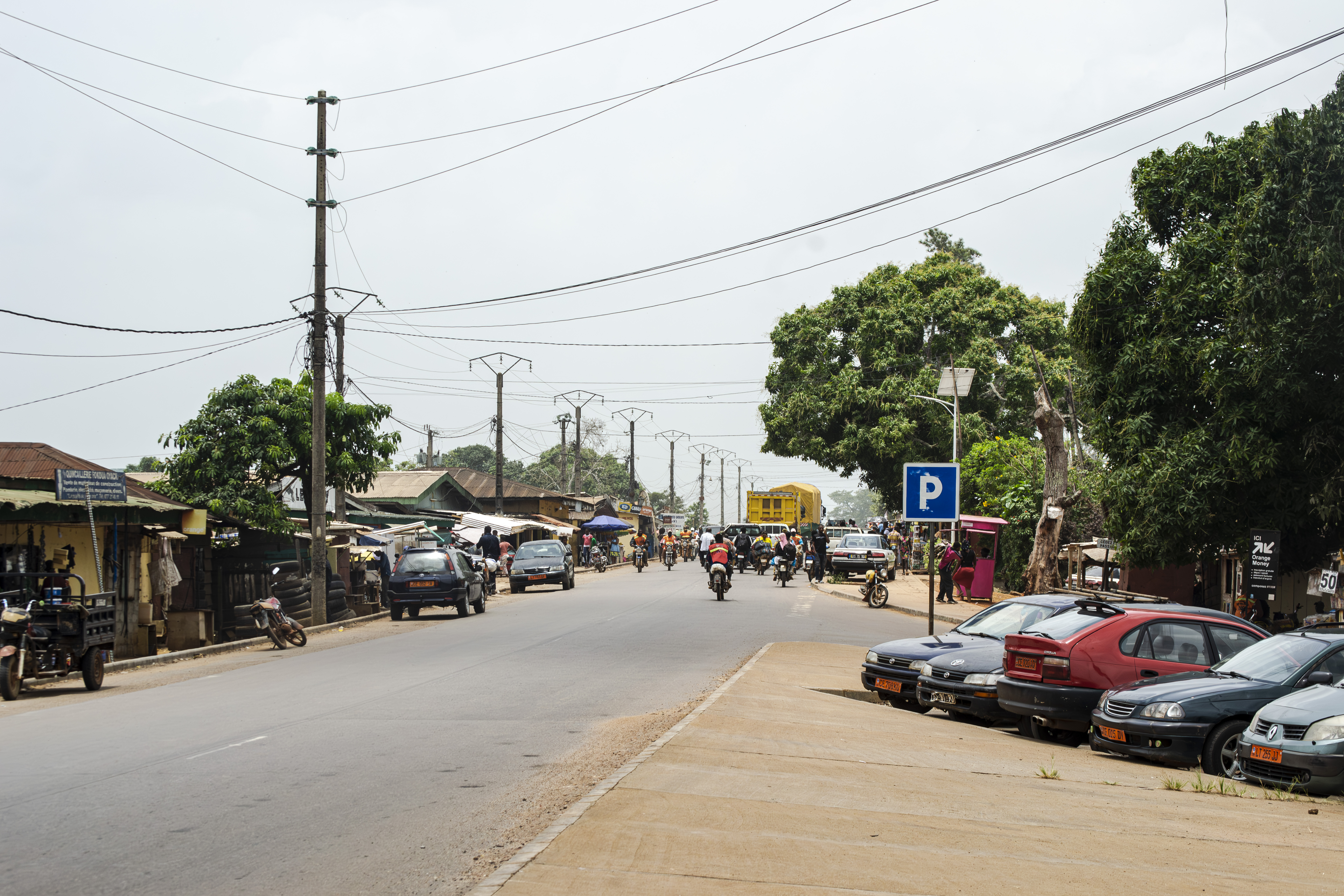Rue à le Oyack carrefour à Mbalmayo à Cameroun
