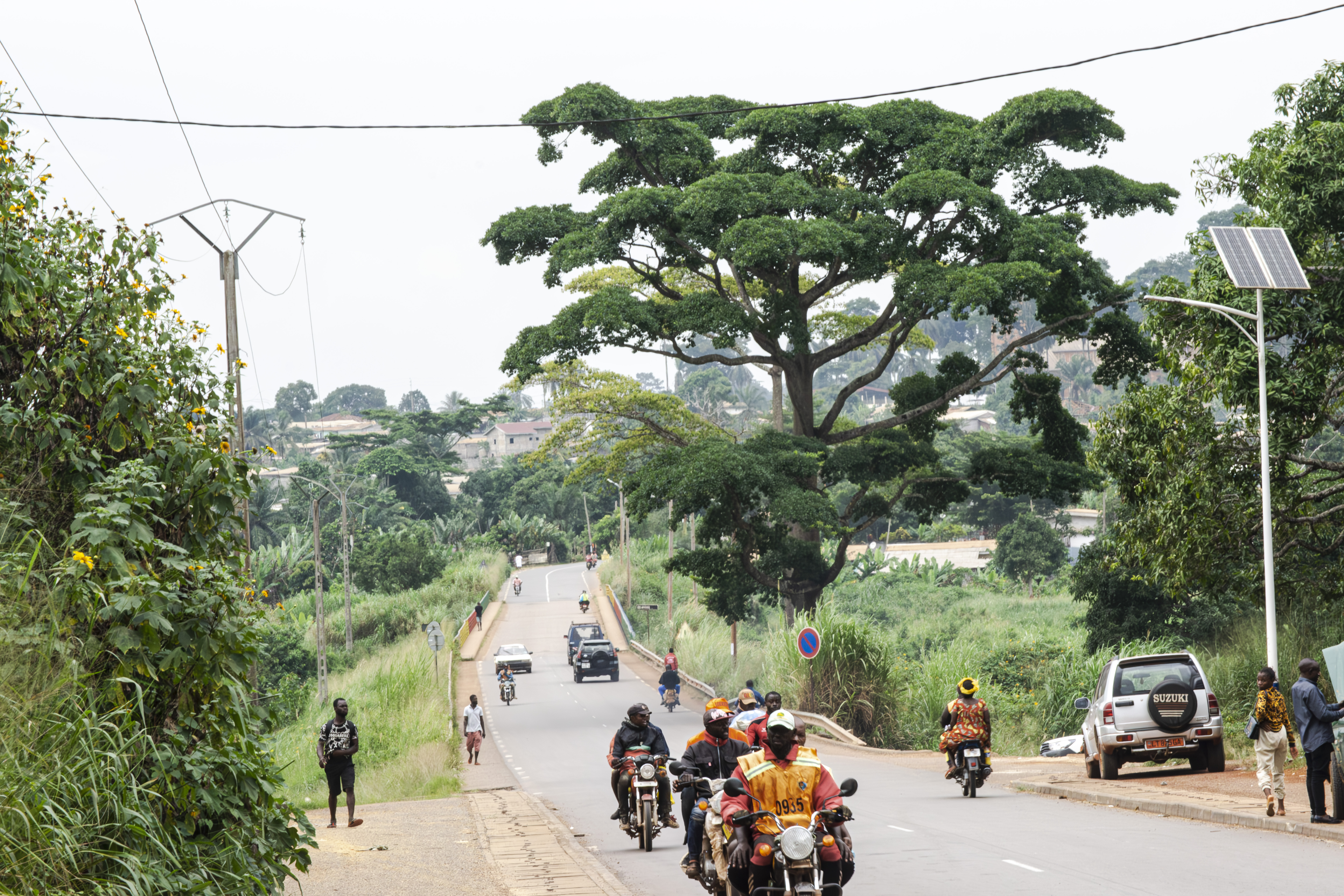 Rue à Mbalmayo, Cameroun 02