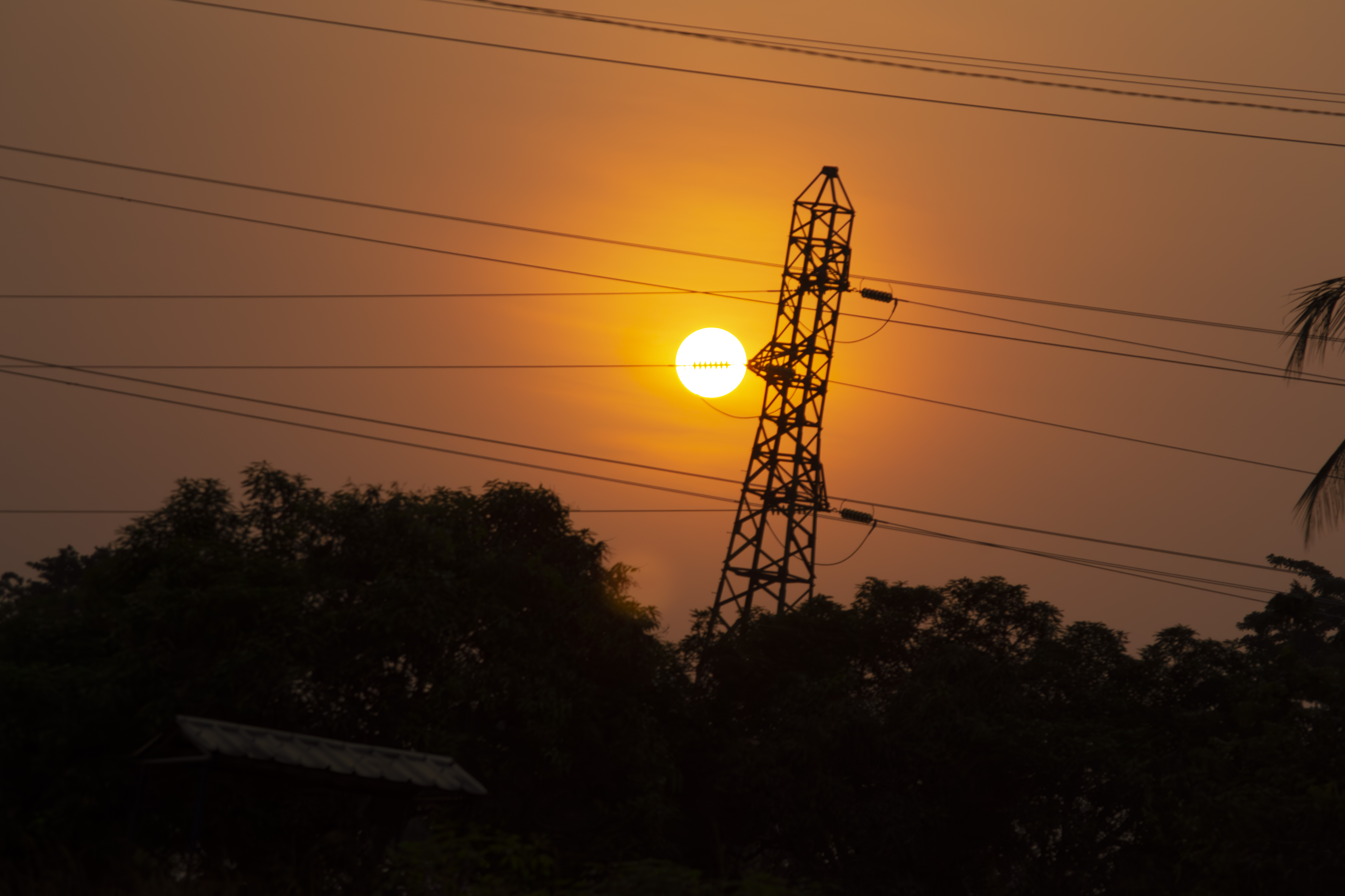 Coucher de soleil avec silhouettes de poteaux électriques 04
