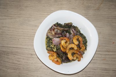 Vue de dessus de un Ndolé dish depuis Cameroun