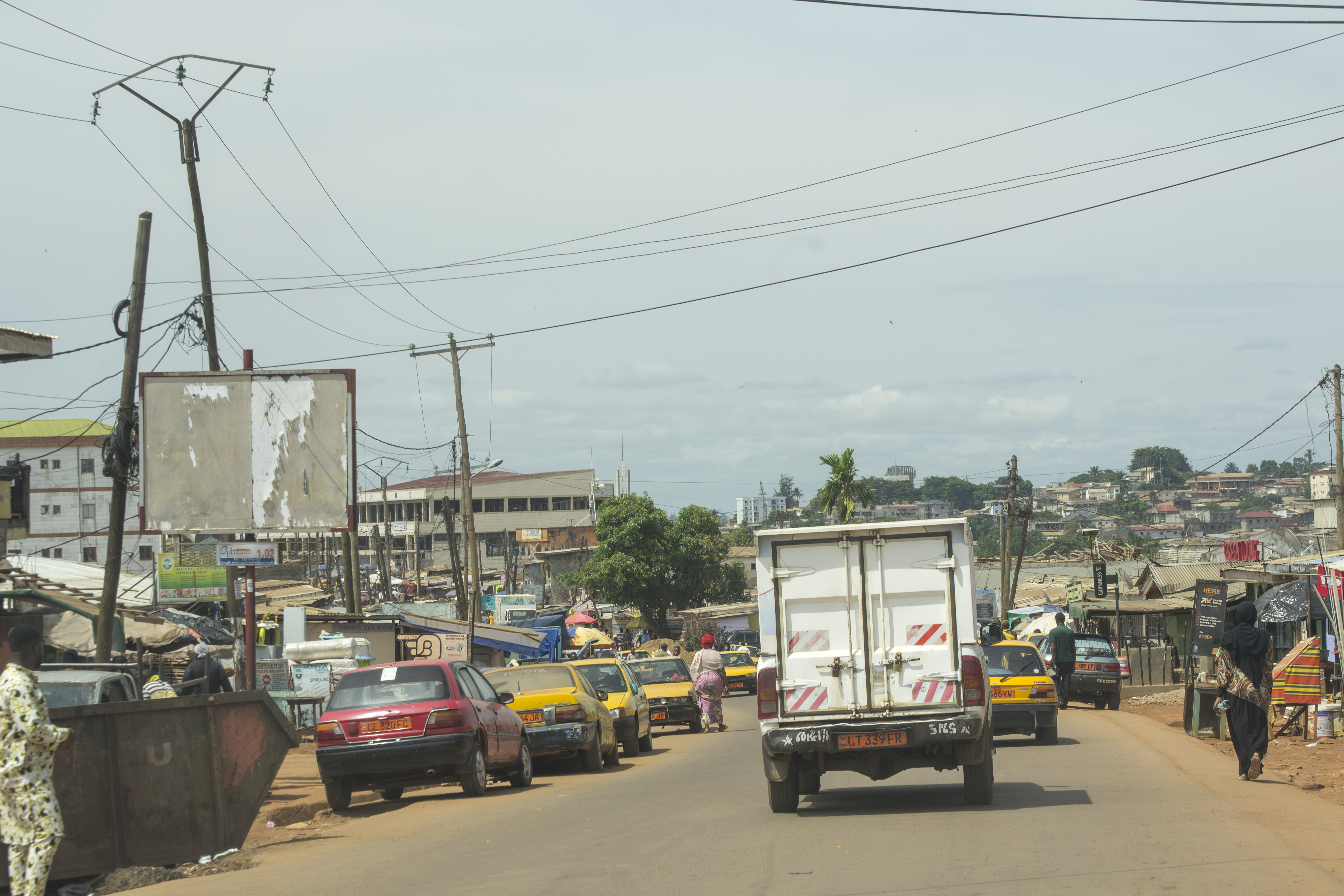 Embouteillage sur un rue à Yaounde, Cameroun