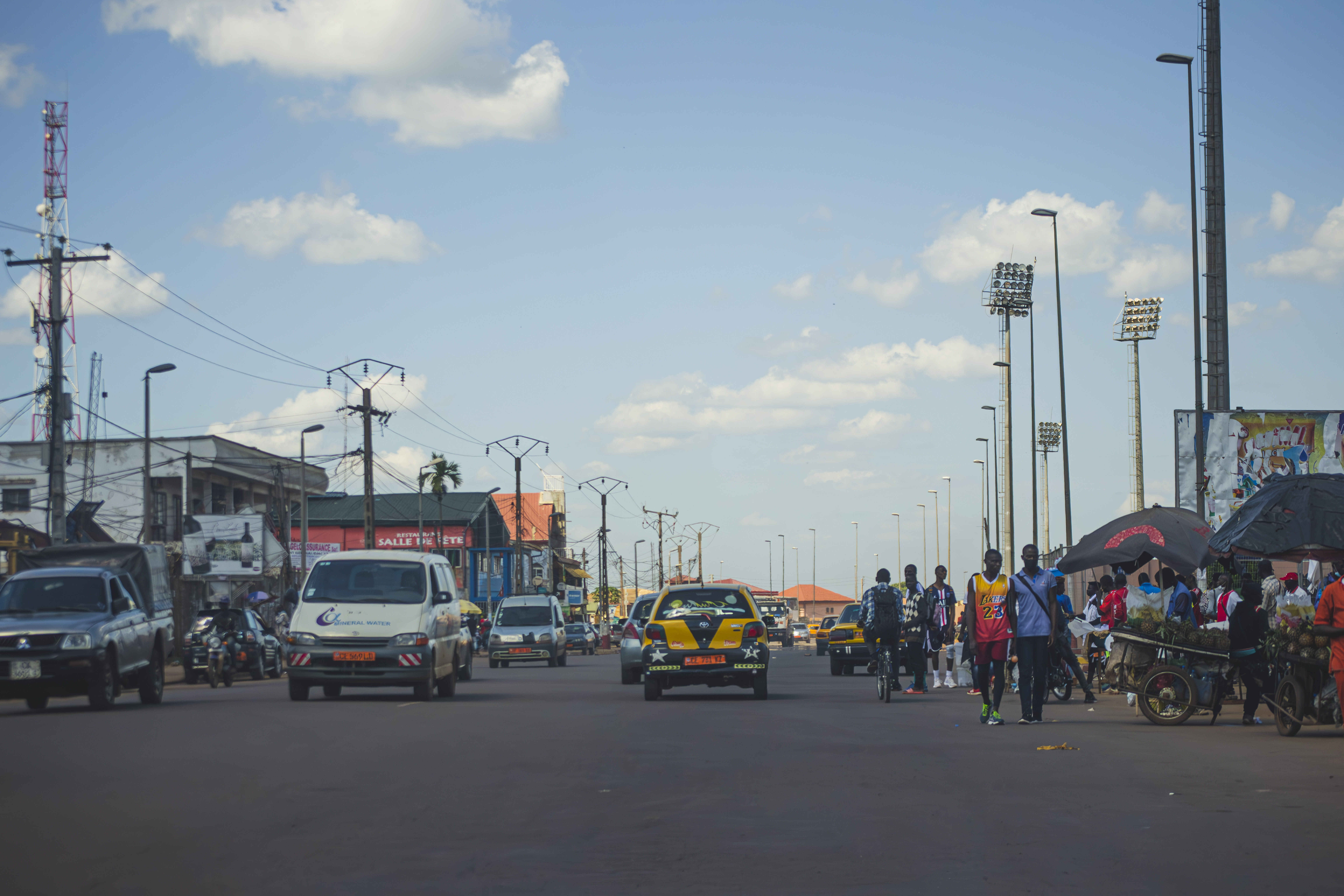 Paysage urbain et activités à Yaounde's omnisports quartier 01