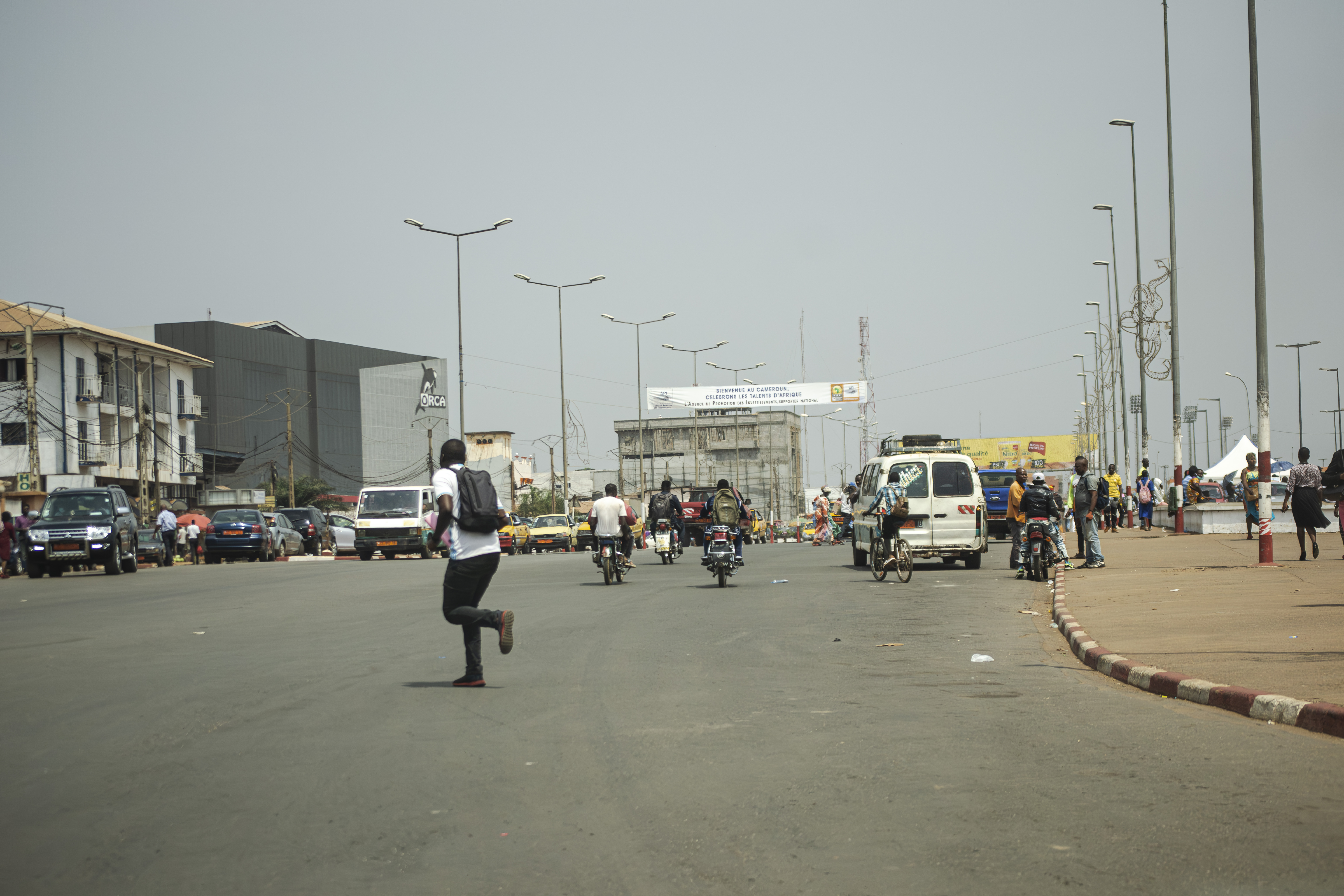 Paysage urbain et activités à Yaounde's omnisports quartier 04