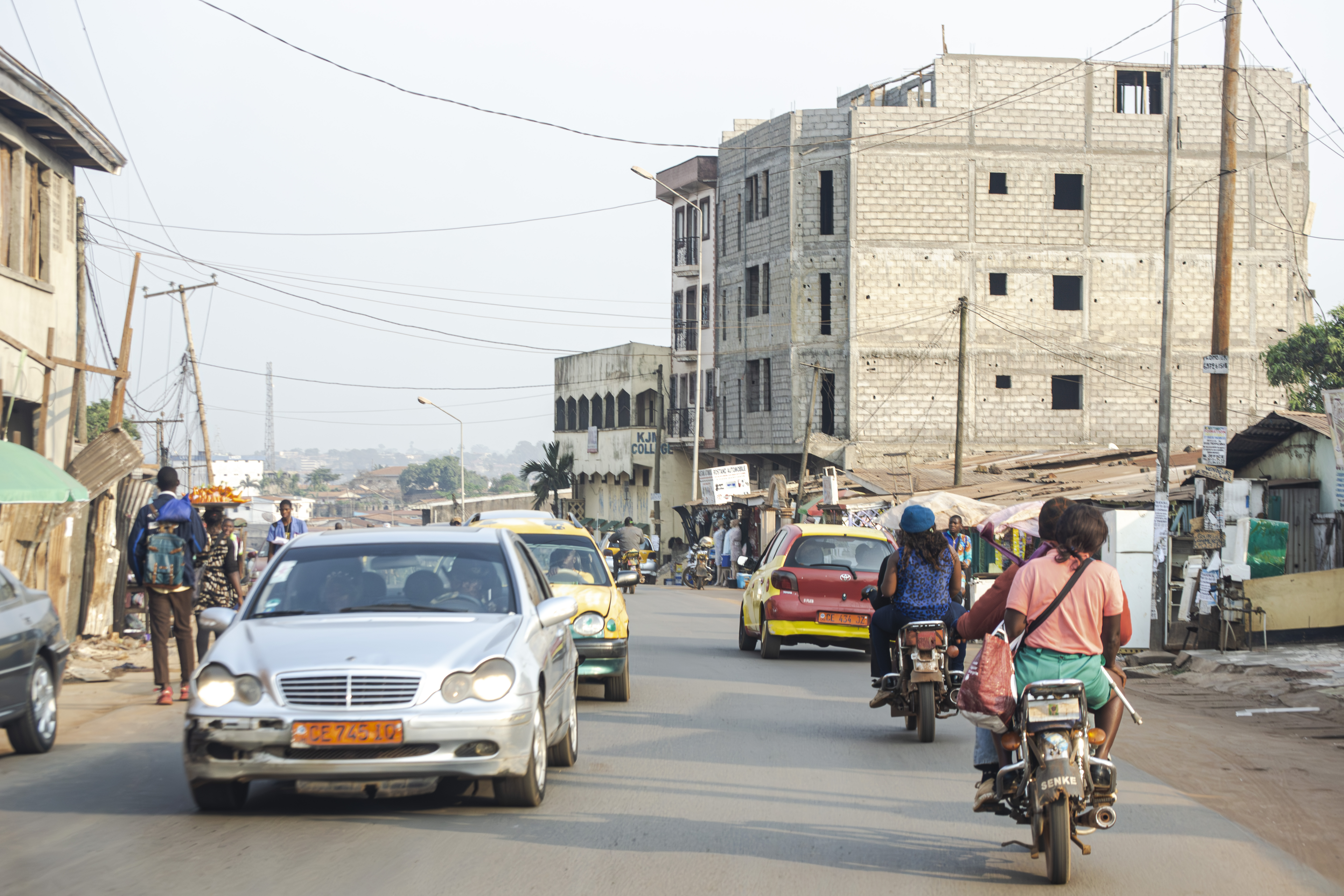 Trafic urbain à le streets de le city de Yaounde à Cameroun