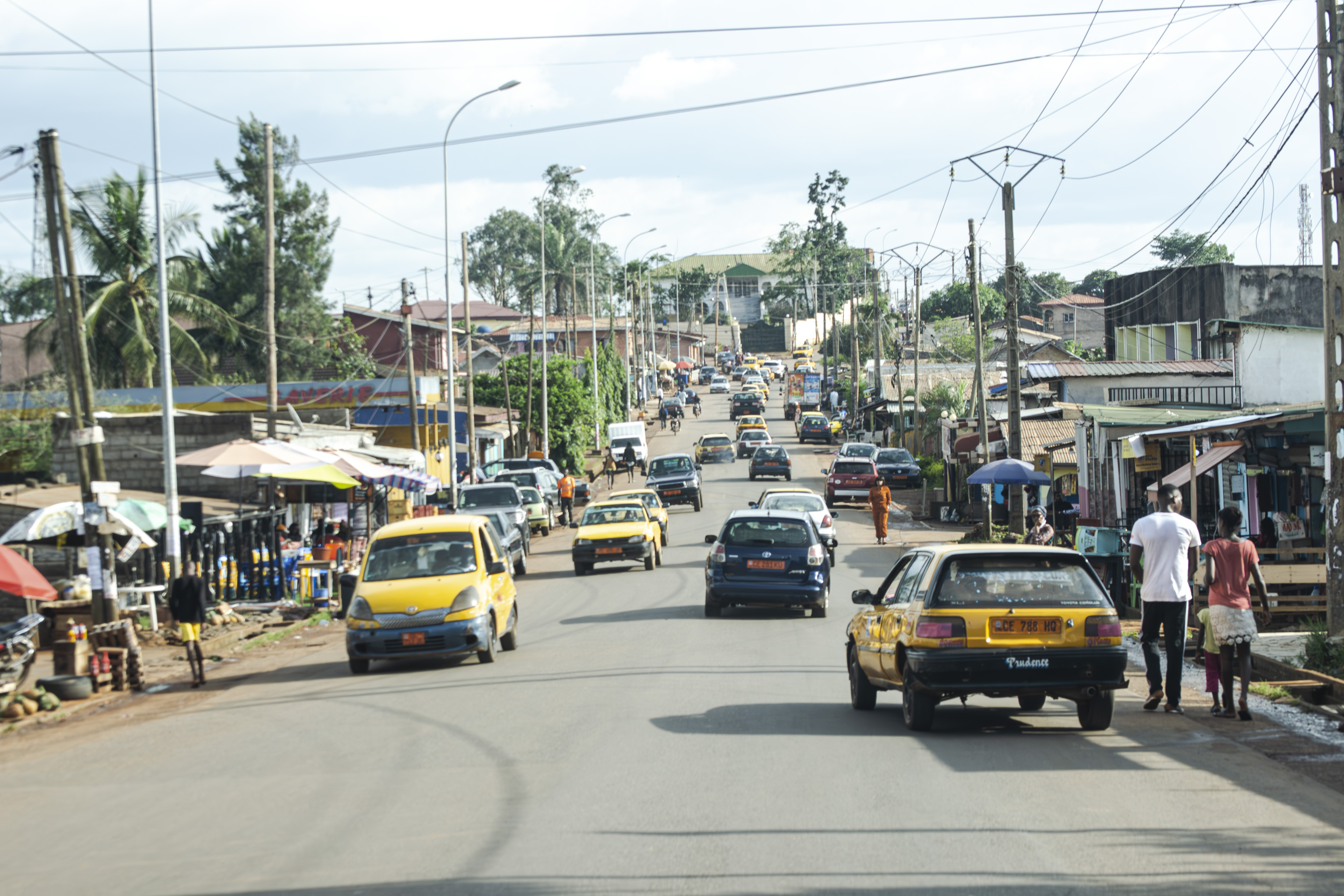Trafic urbain sur un rue à Yaounde 01