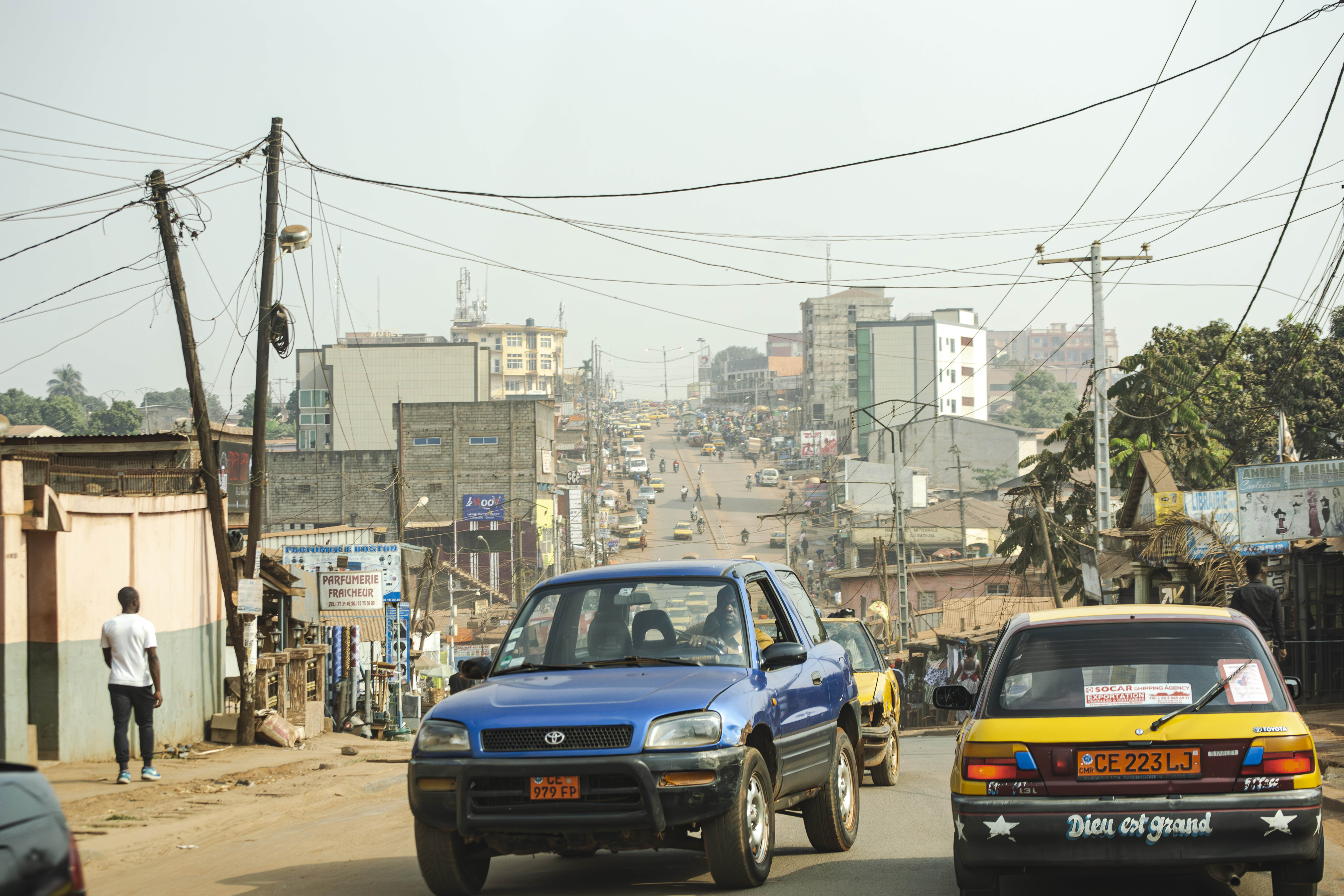 Trafic urbain sur un rue à Yaounde