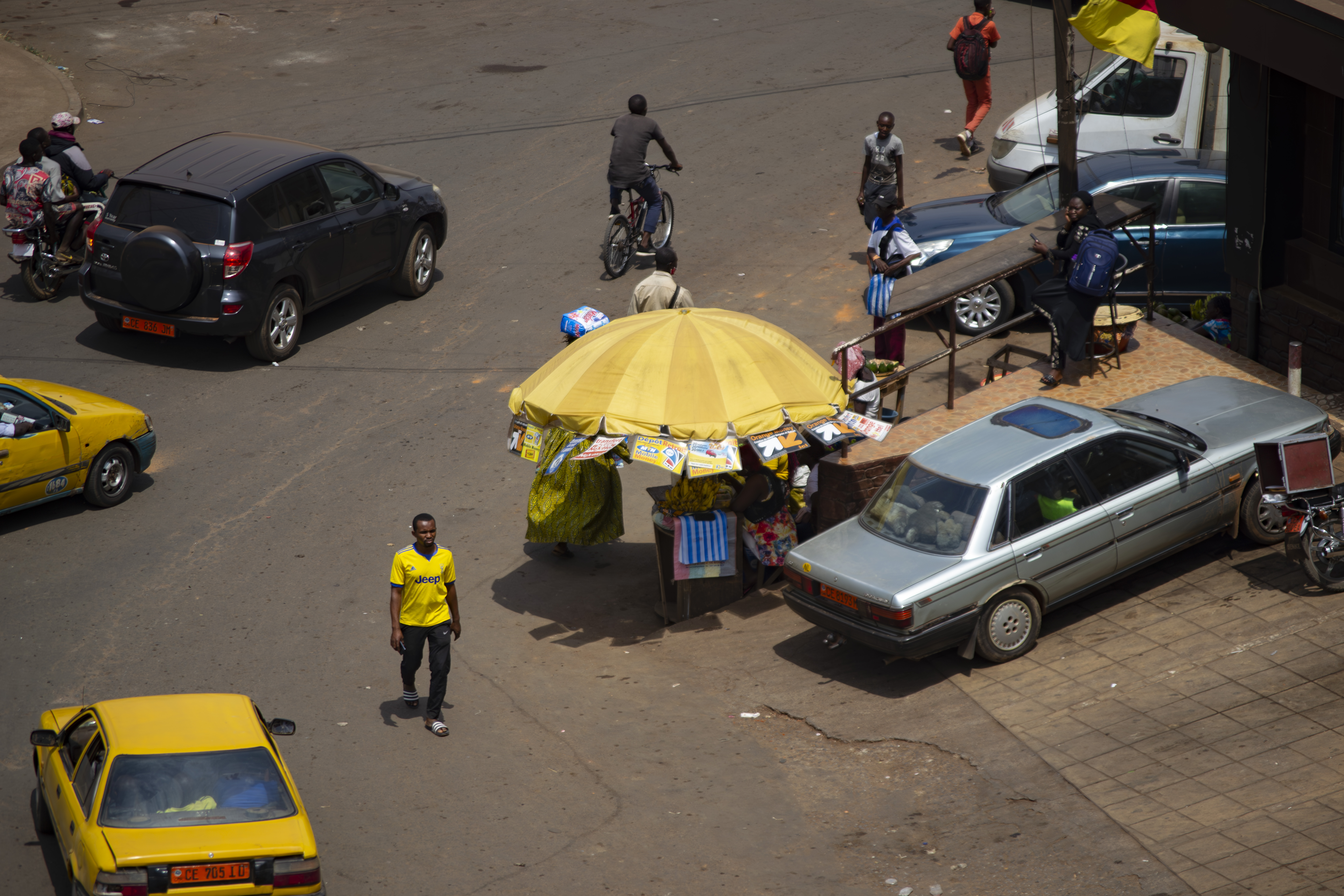 Vue aérienne de activity et Circulation à le etoa meki quartier à yaounde