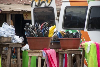 Marchandises étal à le Gare routière à le city de Yamoussoukro