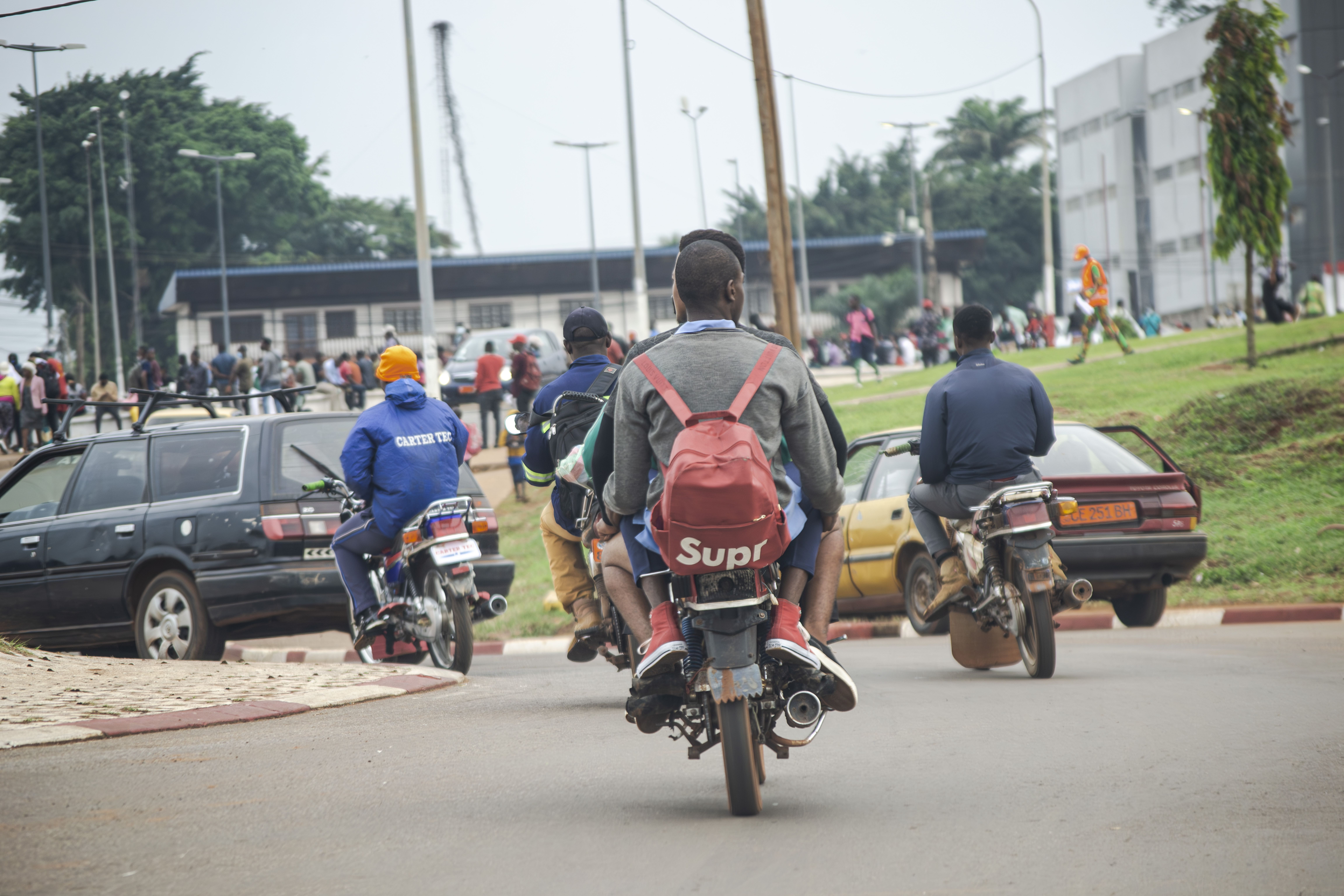 Moto Circulation à le omnisports carrefour à Yaounde 01