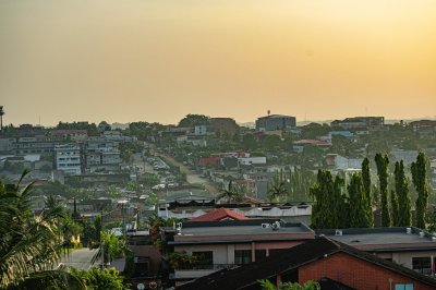 Orange Lever de soleil sur le city de Abidjan à Côte d'Ivoire