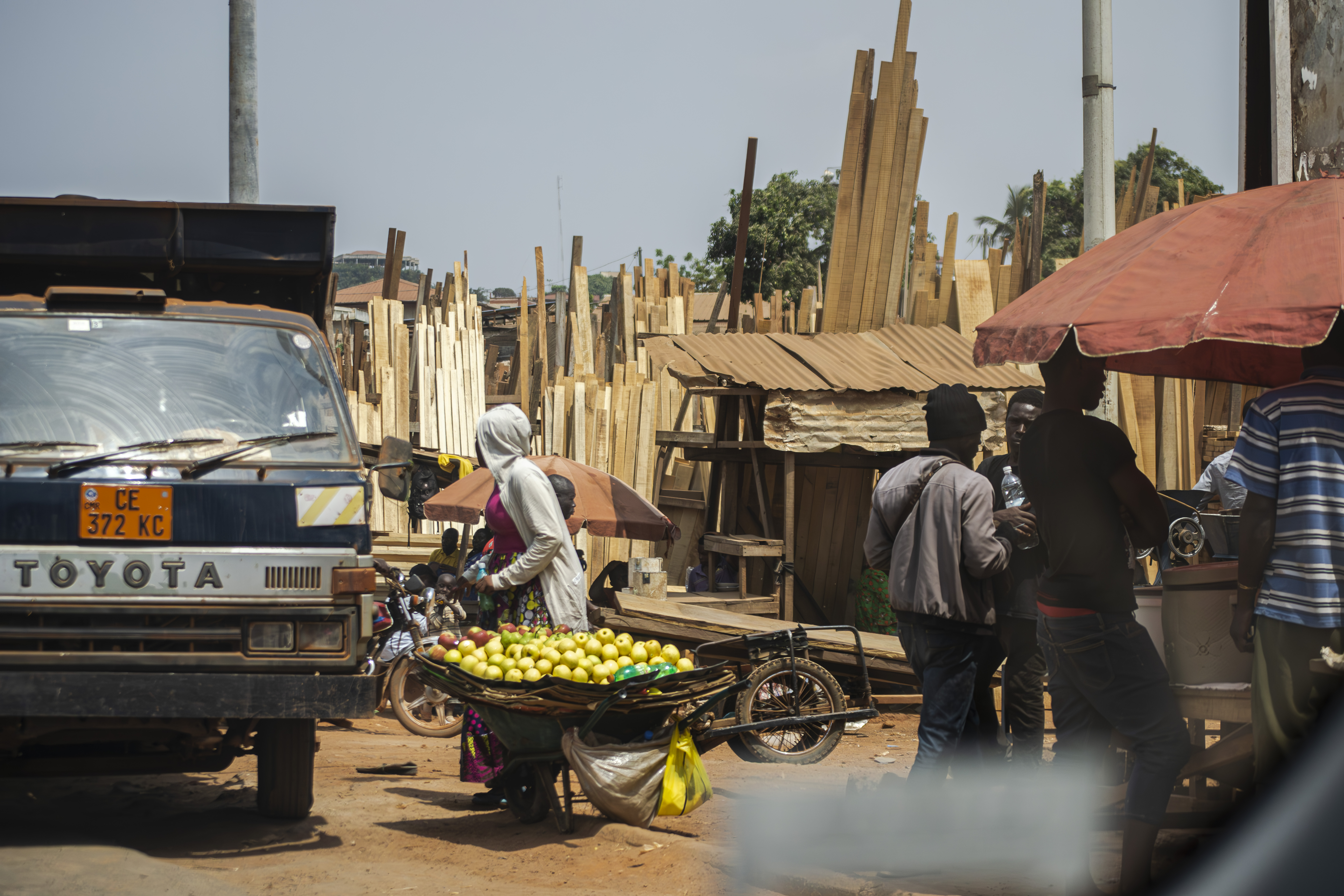 Roadside Activité commerciale à Yaounde, c