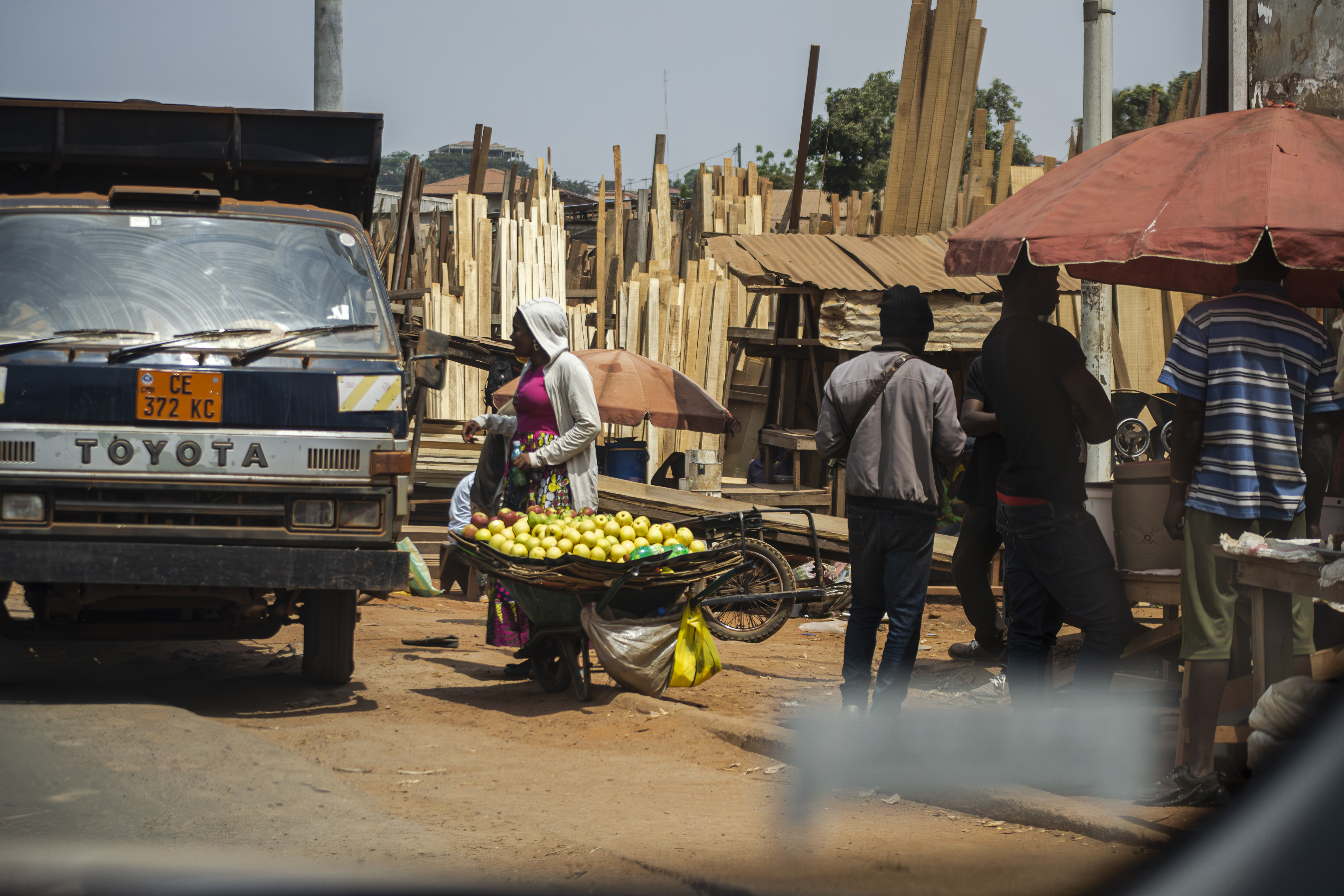 Roadside Activité commerciale à Yaounde